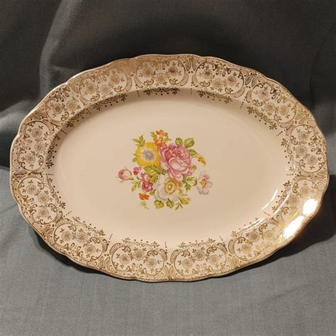We are offering a vintage (1930-40&39;S) Canonsburg Keystone design, Lajean pattern, scalloped edge, warranted 22 Karat gold filagree 11" D round serving platter. . Keystone canonsburg pottery co